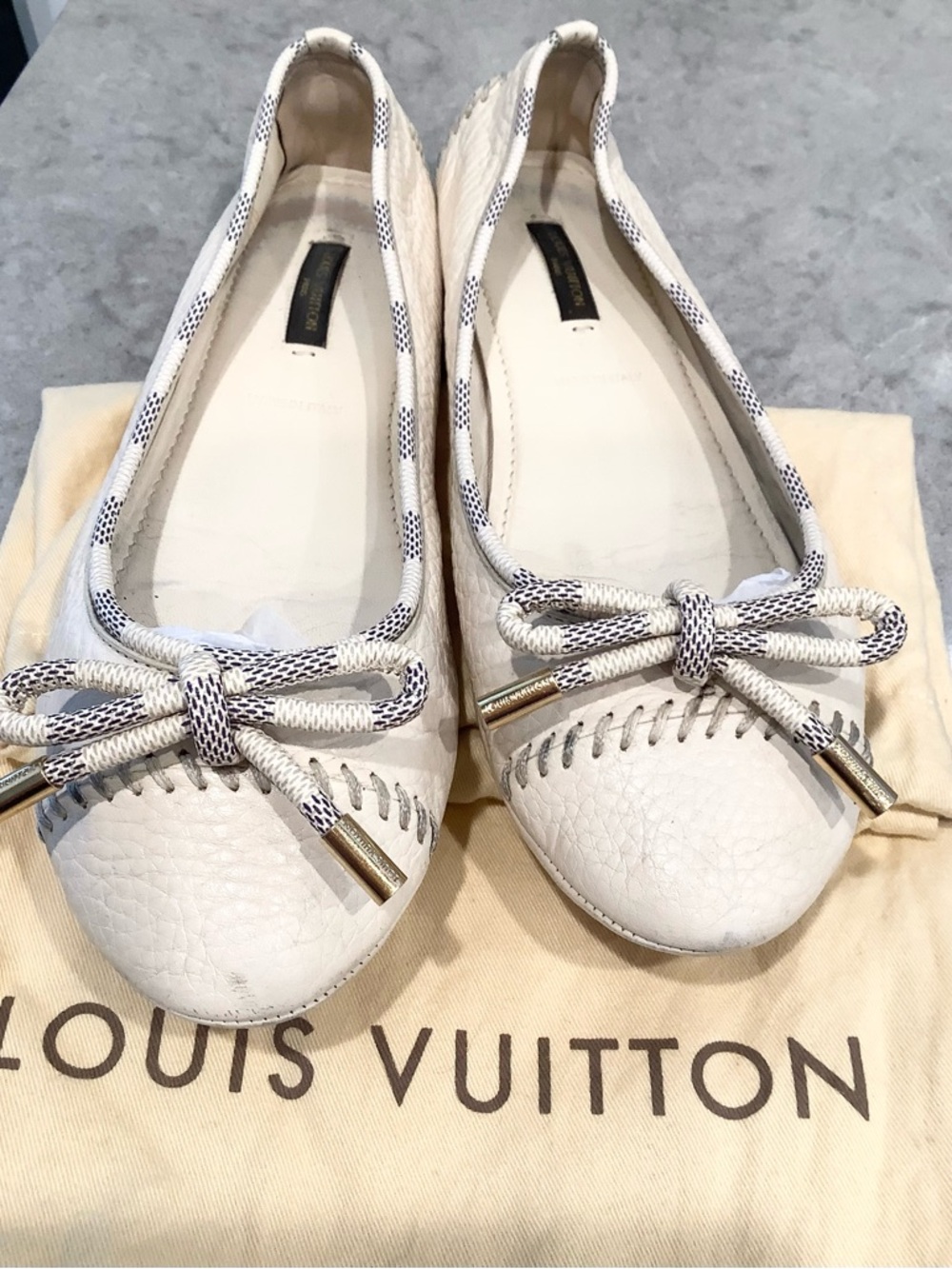 Louis Vuitton White Leather Bow Trim Ballet Flats - Picture 3 of 11